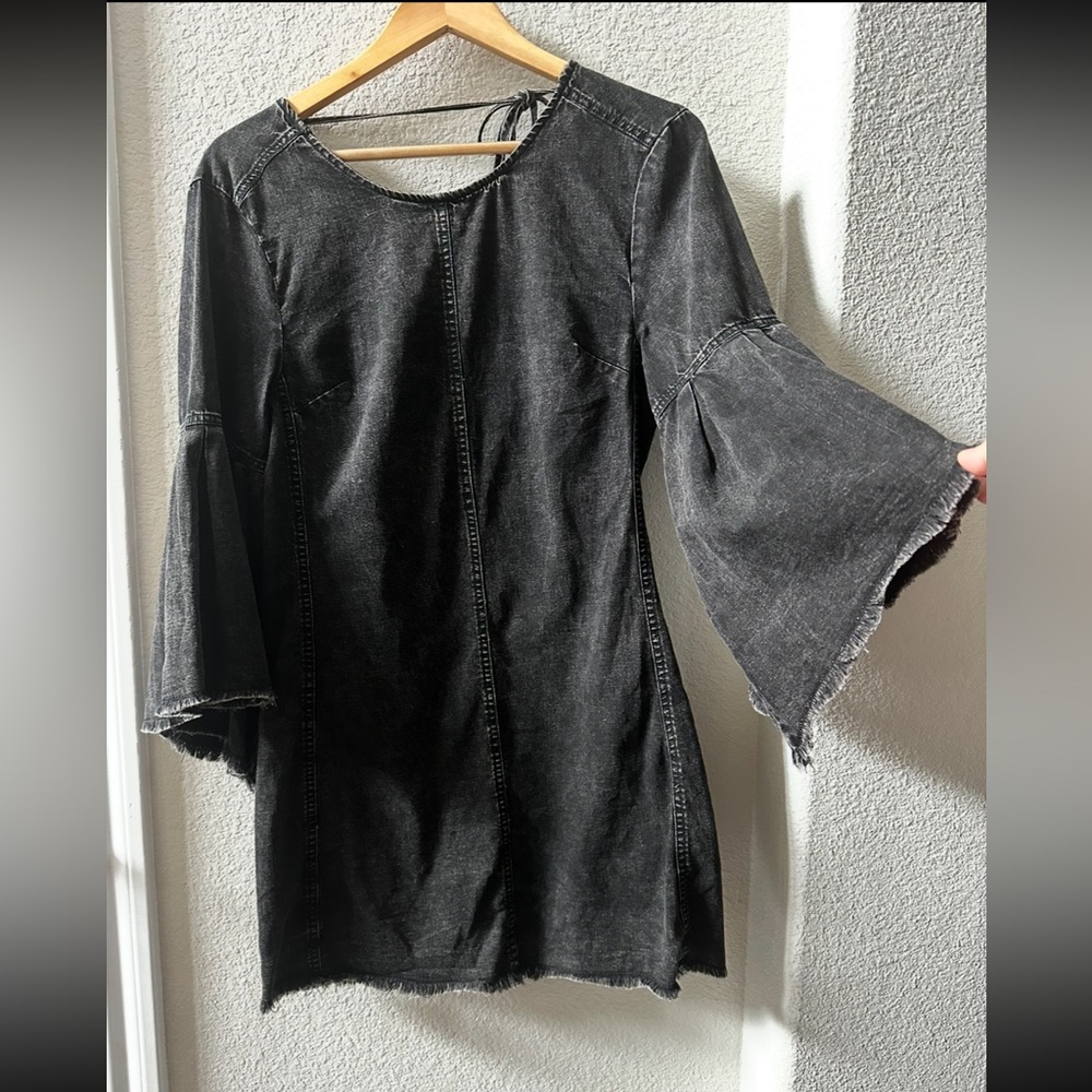 Free People We The Free Distressed Mini Reckless Life Denim Dress Sz 4 - Picture 4 of 9